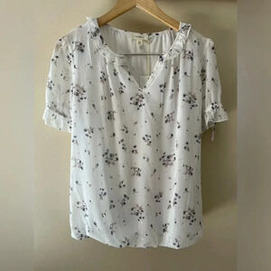 Sweet feminine white floral short sleeve shirt | Size SP | NWT